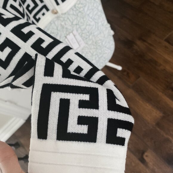 NWT Chic Black & White Geometric Knit Cardigan Sweater Jacket - Picture 4 of 7